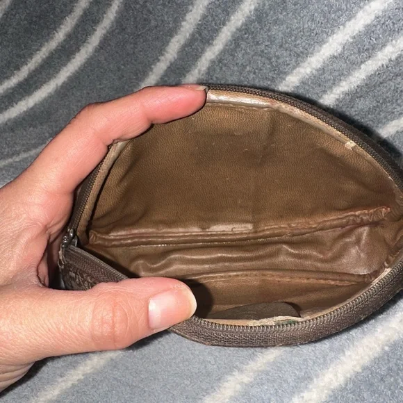 Authentic Vintage Gucci cosmetic bag - Picture 8 of 11